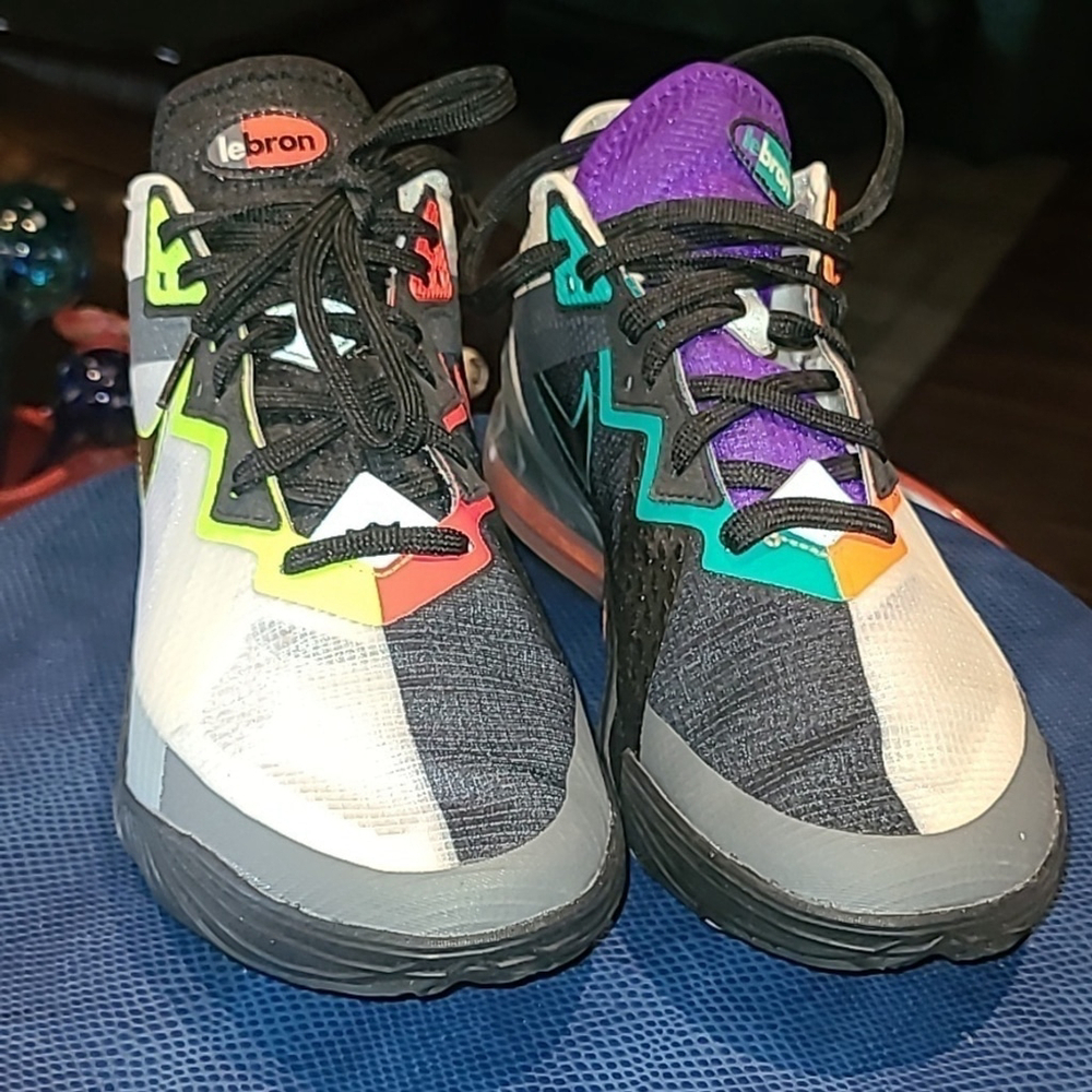 NIKE LeBron XVIII Low "Greedy"airmax sneakers multi color Mens sz 8.(#1199)VGC.